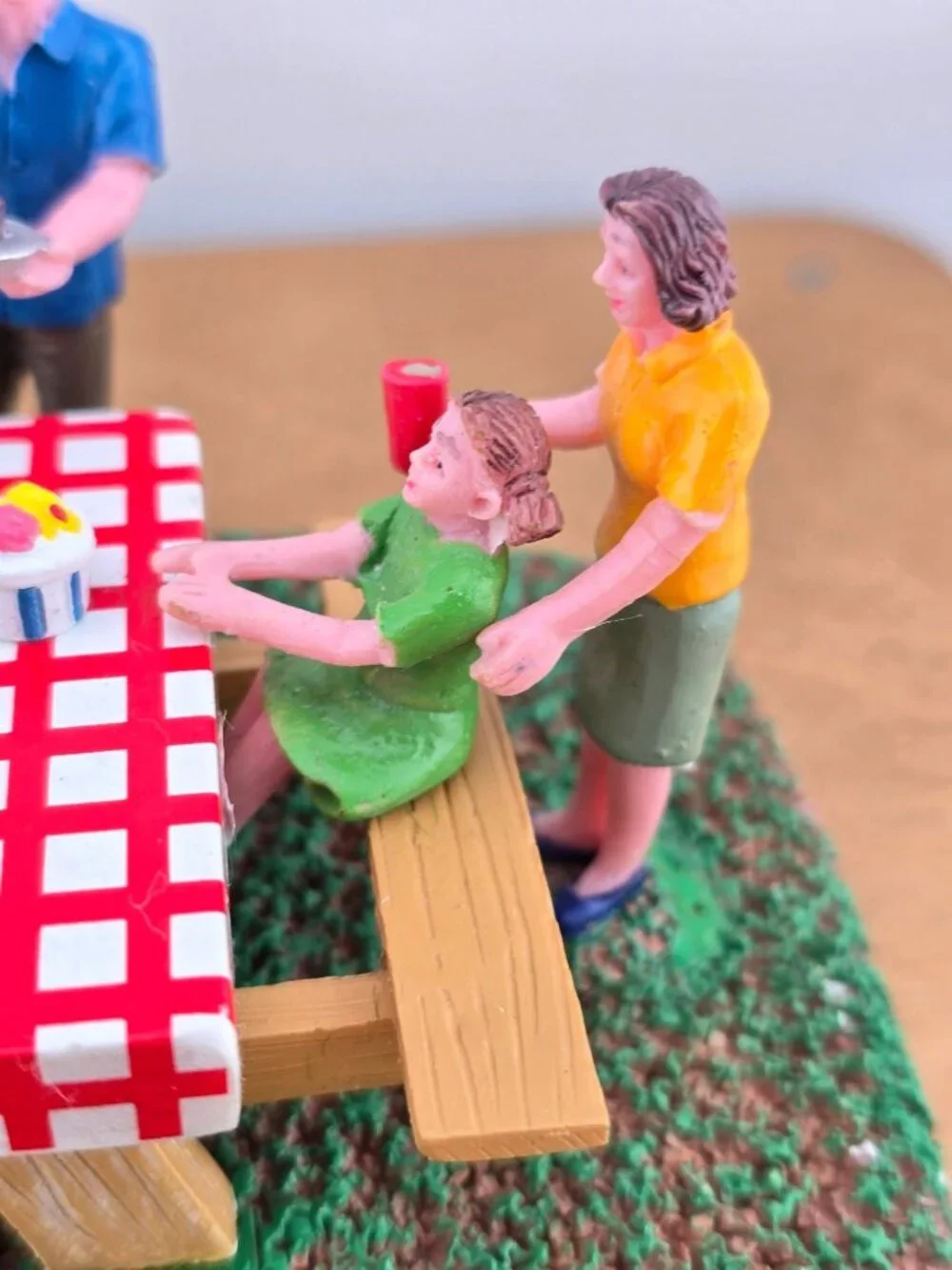 2018 Lemax Family Picnic Table Figurine Scene With Dog & Accessories Vintage